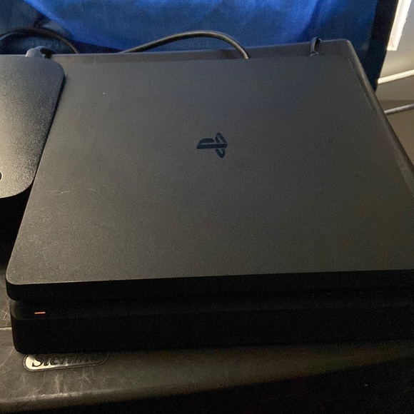 Selling a ps4, comes with an account with 2k23, as well a red  controller.